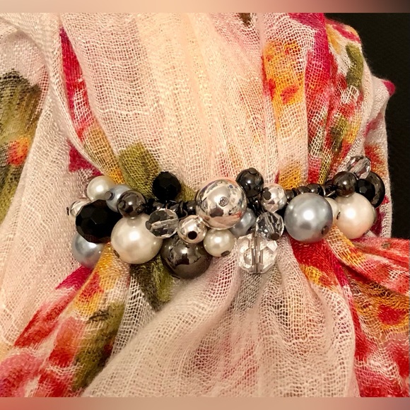 Assorted Beads Stretch Bracelet - Picture 3 of 10